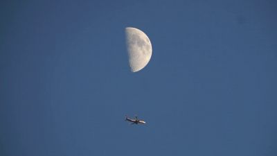 Пролет самолёта на фоне Луны. 18.06.2021