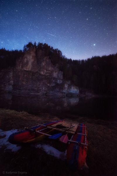 Майский сплав по реке Чусовая. На фото камень Омутной.