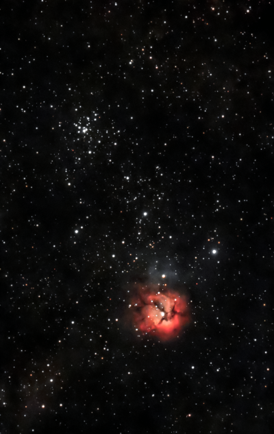 Тройная туманность М 20 и рассеянное звёздное скопление M 21 (NGC 6531 или Крест Уэбба)