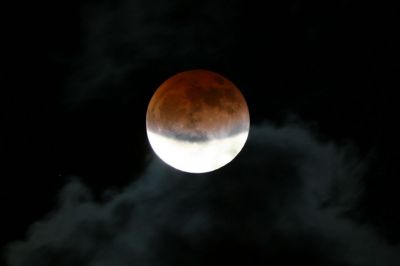 Lunar eclipse, 10 december 2011, 19:28