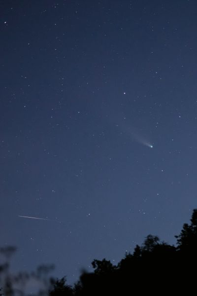 Комета C/2020 F3 NEOWISE и спутник