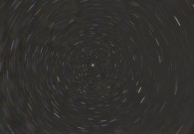 Звездные треки и полярная звезда 