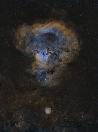 NGC 7822 Знак Вопроса