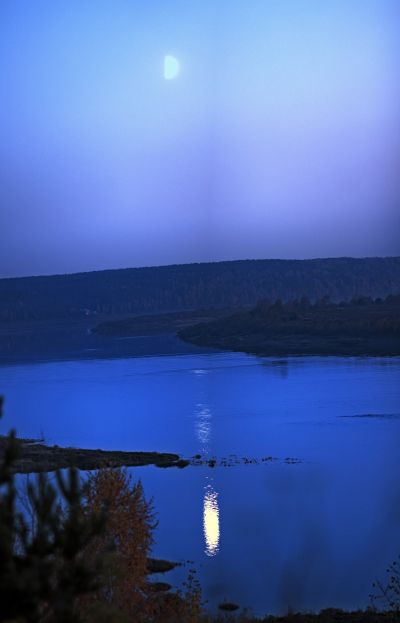 Луна над рекой Томь 3.10.22 г.
