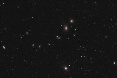 Цепочка Маркаряна и M 87