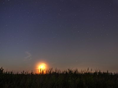 Плеяды, убывающая Луна и Марс