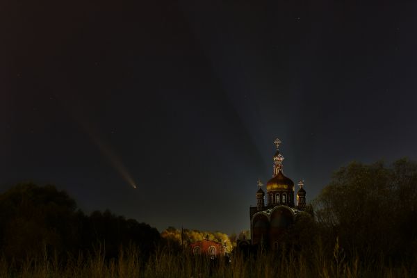 Comet C/2023 A3 (Tsuchinshan-ATLAS) and the Church of St. Vladimir in Novocheboksarsk. - Astrophotography