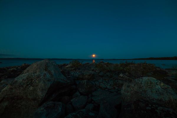 Moonrise over Lake Kolvitskoye - Astrophotography