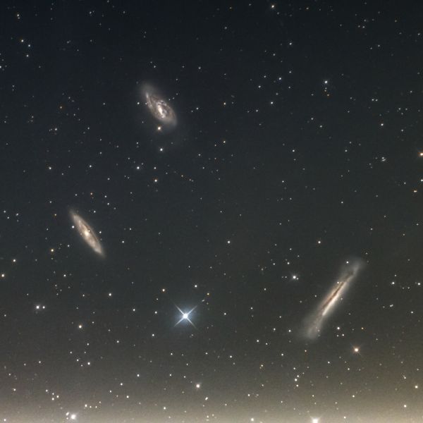 Leo's Triplet and the gradient of exposure :) - Astrophotography