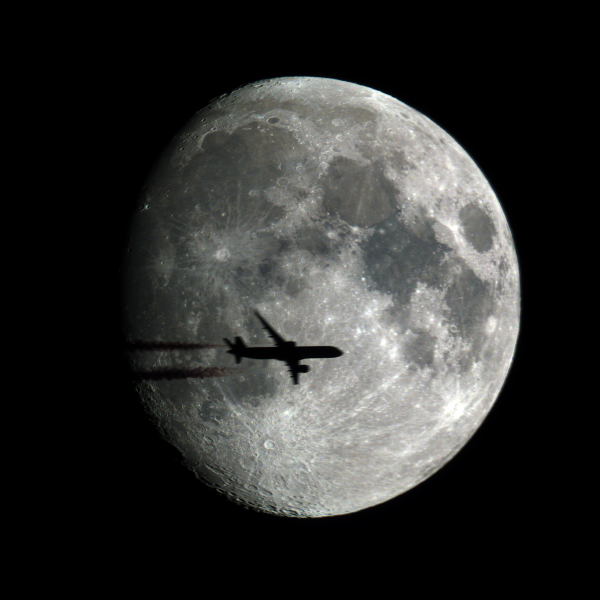 Aircraft transit across the lunar disk from April 20, 2024 - Astrophotography