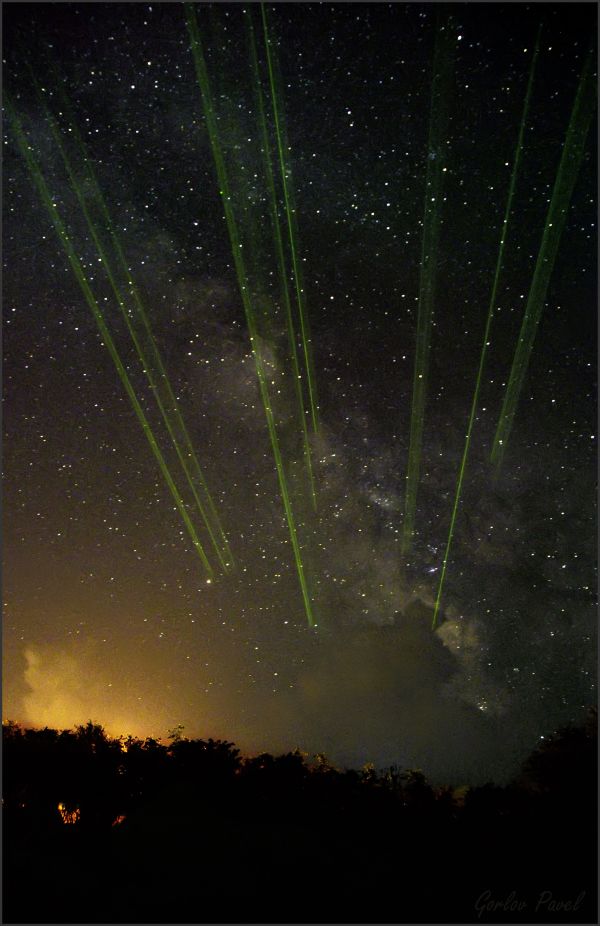 The Milky Way and laser pointer beams during a constellation tour at StarFest. - Astrophotography