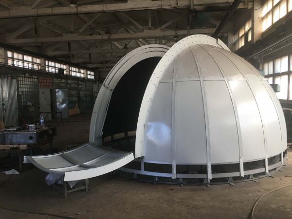 The 4.6m observatory dome during assembly. - Astrophotography