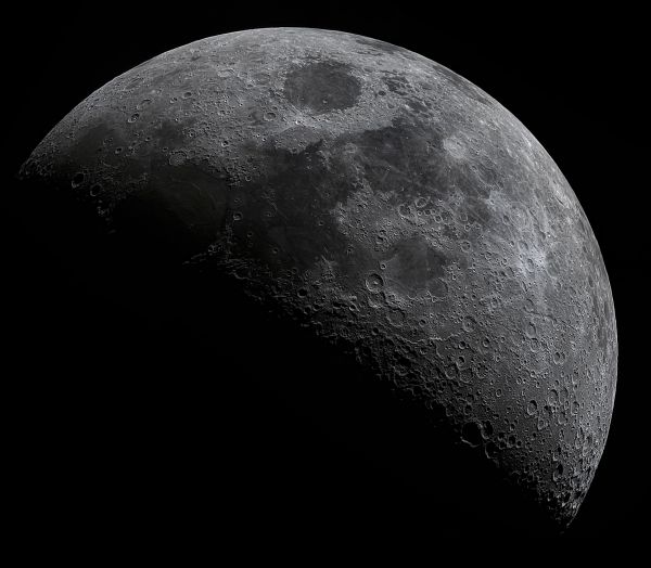 Panorama of the growing evening moon - Astrophotography