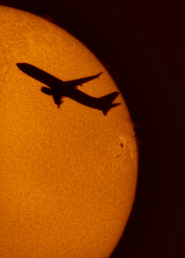 Airplane in H-alpha - Astrophotography