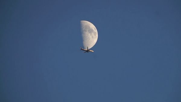 Airplane passing in front of the Moon. June 18, 2021 - Astrophotography