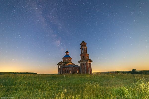 Kuzminki tract on a moonlit June night - Astrophotography