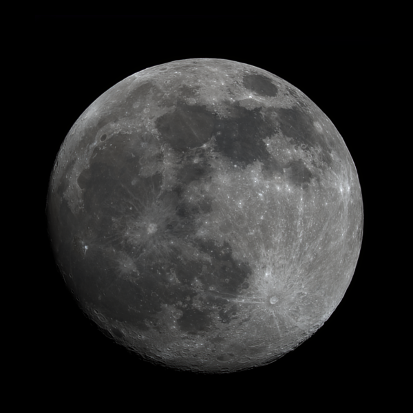 Moon photography on May 14, 2022, through breaks in the clouds. - Astrophotography
