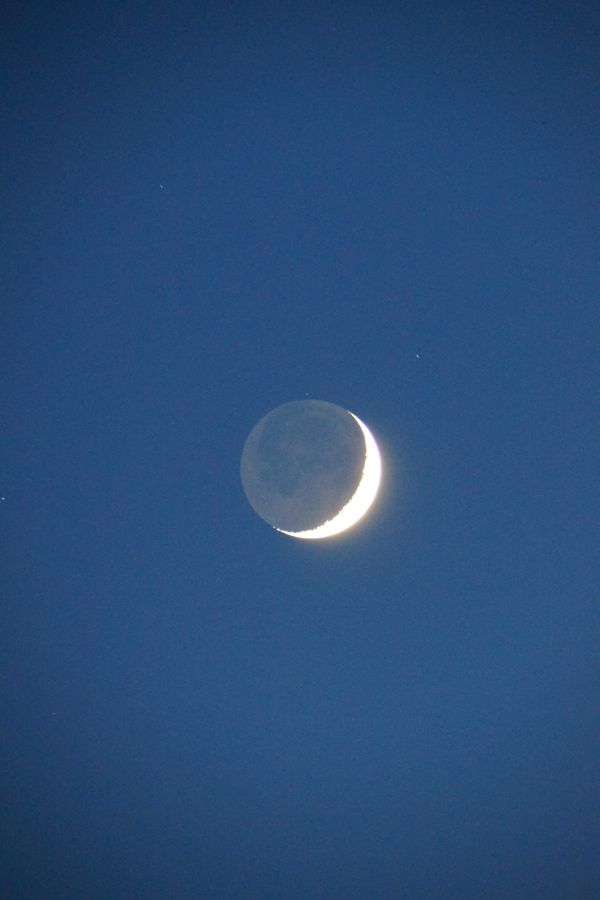 Before the close approach of the Moon and Venus on 26.04.2020 - Astrophotography
