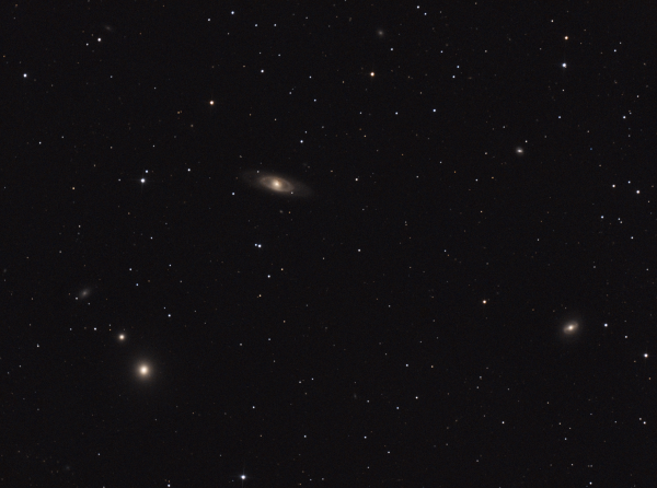 Galaxy cluster NGC 4274, NGC 4278, NGC 4173 - Astrophotography