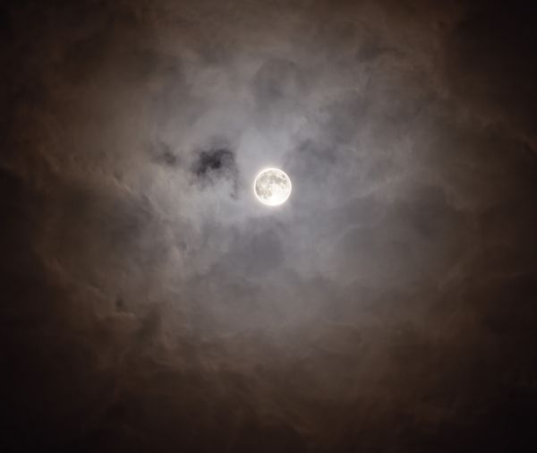 The Moon in the clouds - Astrophotography