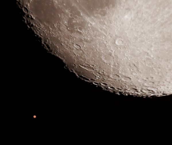 Lunar occultation of Mars. First moment of recording - Astrophotography