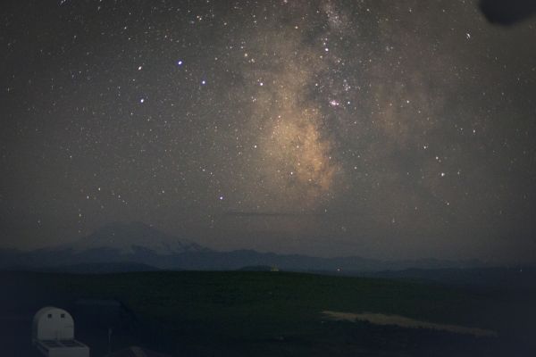 Elbrus and the Milky Way - Astrophotography