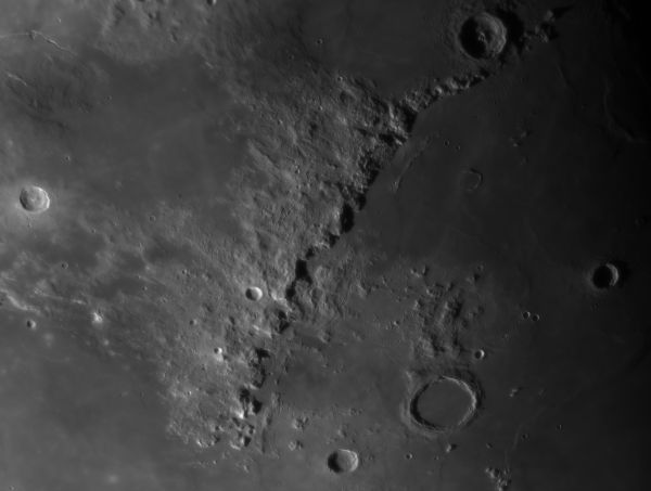 Montes Apenninus 01.05.2020 - Astrophotography
