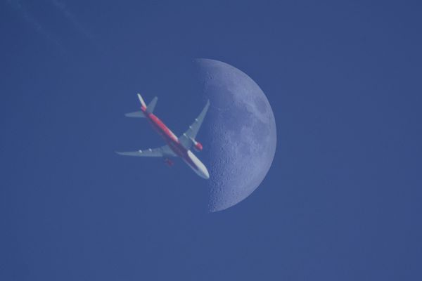 Airplane and moon - Astrophotography