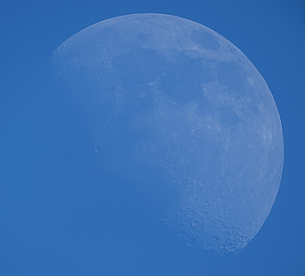 Waxing Moon in the daytime sky on June 19, 2021. - Astrophotography
