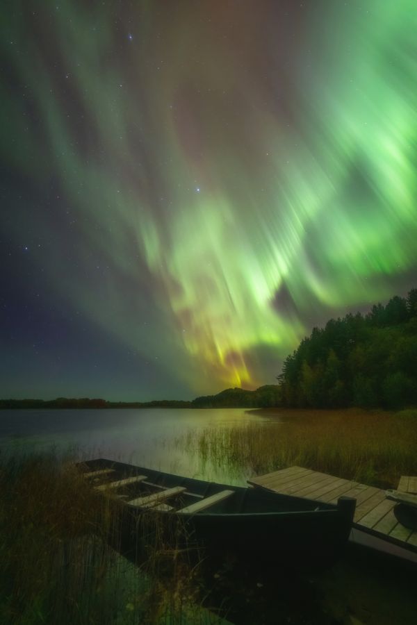 Beautiful moment of the aurora 1.10.25 on Meselgskoe Lake - Astrophotography