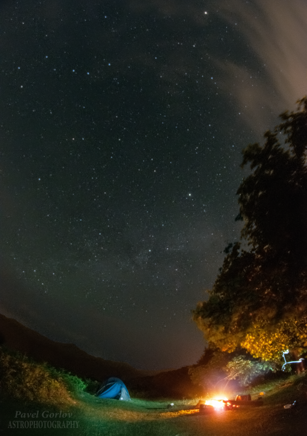 Tent, starry evening by the campfire. - Astrophotography