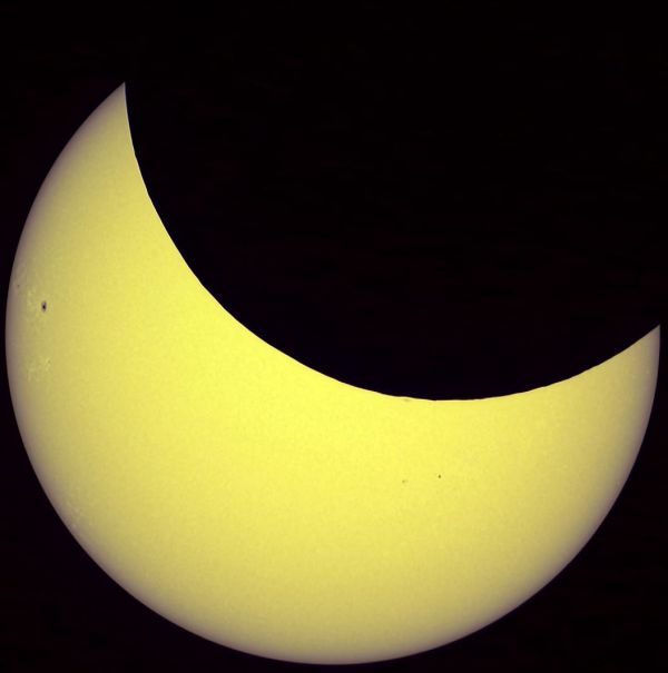 Eclipse of 25.10.22 through a UV filter - Astrophotography