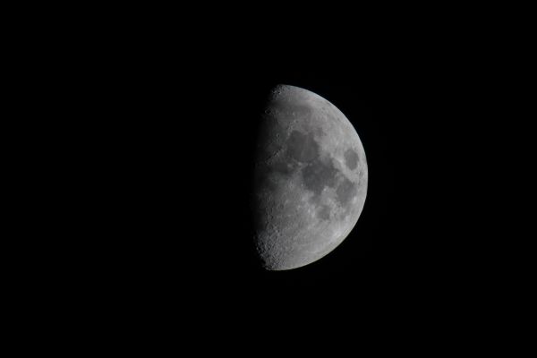 Moon with Canon EF 70-2004L USM and Barlow lens PAG 3-5x (3x) - Astrophotography