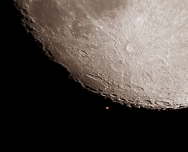 Lunar occultation of Mars. Last moment - Astrophotography
