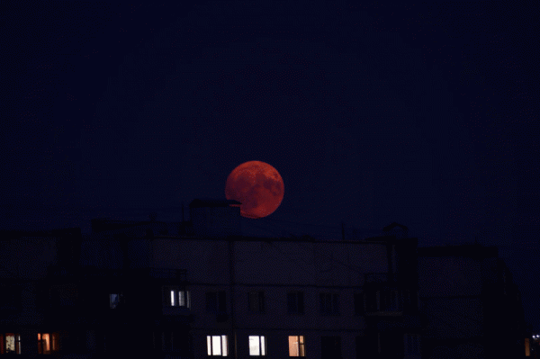 Strawberry Moon rise, 10.06.25, gif - Astrophotography
