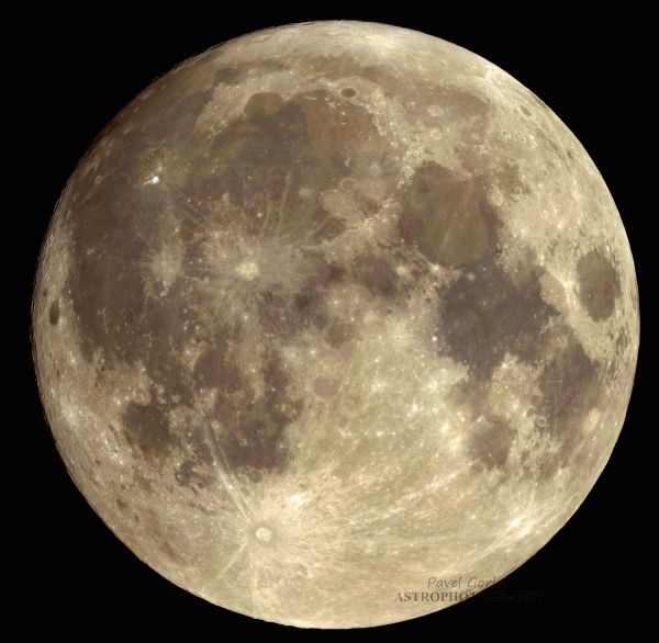 Panorama of the Moon during the full moon on November 29, 2020. - Astrophotography