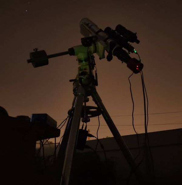 Something is being captured with equipment. - Astrophotography