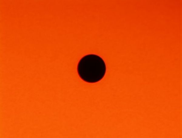 Sun and Venus, 6 june 2012, 7:39 - Astrophotography