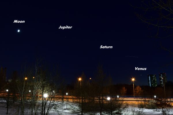 Waxing crescent moon and planetary alignment (+airplane). Evening of 12.10.21 - Astrophotography