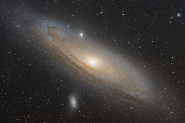 Andromeda in pure RGB - Astrophotography