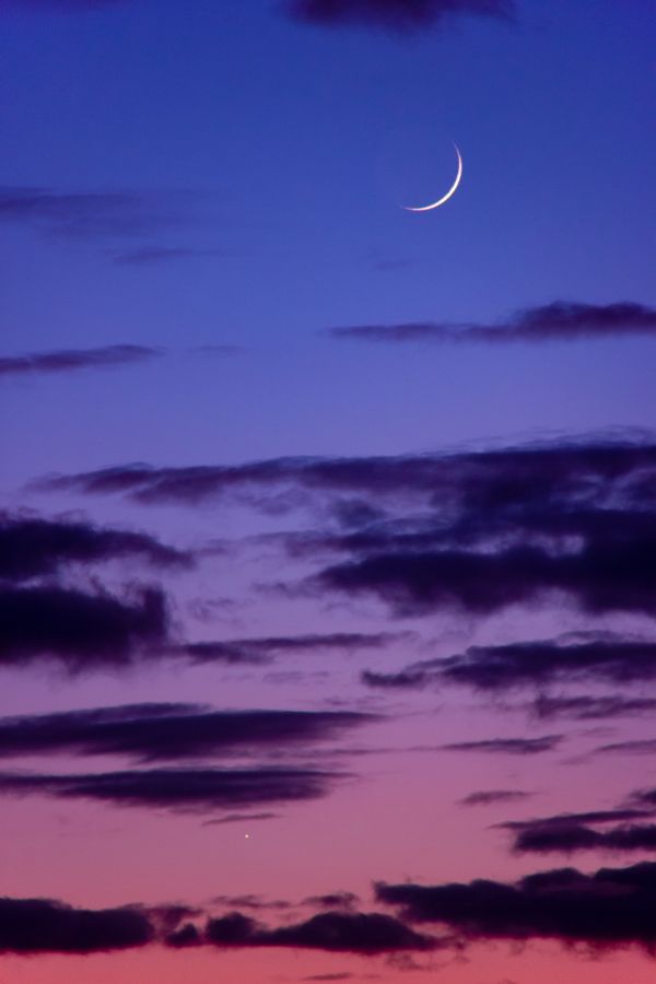 The thin crescent Moon and Jupiter - Astrophotography