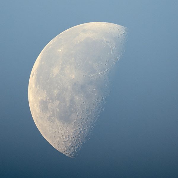 Daytime Moon 01.07.2021 - Astrophotography
