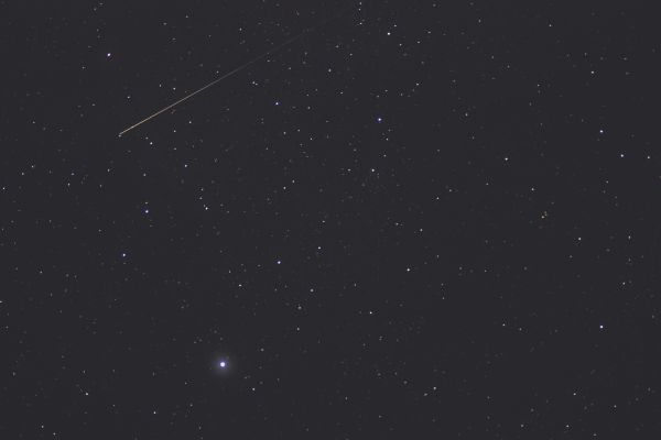 Deneb and a meteor - Astrophotography
