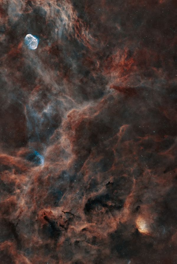 Between the Tulip and the Crescent... - Astrophotography