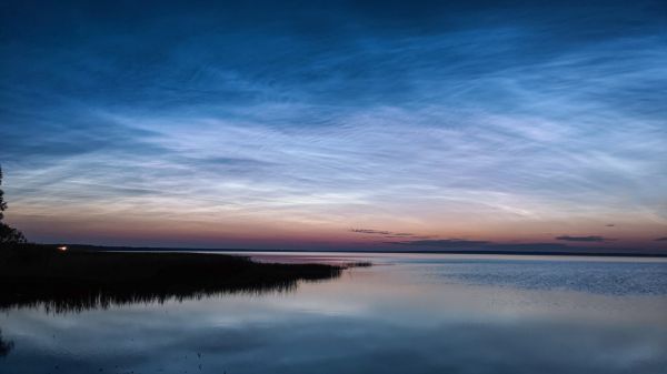 Noctilucent clouds at Plescheevo Lake - Astrophotography