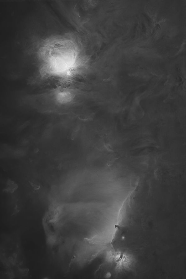 Pure hydrogen in Orion, without stars or color. - Astrophotography