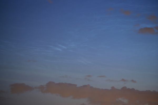 Noctilucent clouds over Moscow 04.06.25, 22:40 - Astrophotography