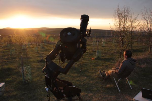 Awaiting the night at Vedrus Observatory (AstroHostel 