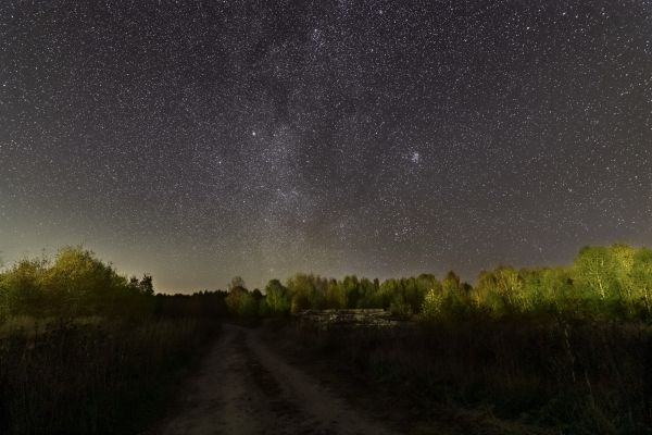 The Northern Milky Way in autumn in the village - Astrophotography