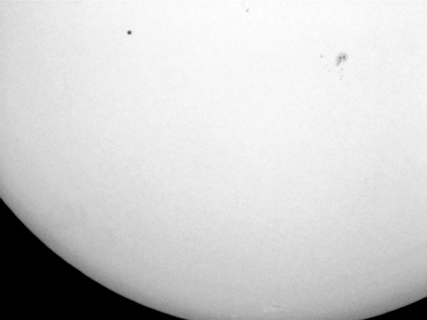 Mercury compared to a group of sunspots. - Astrophotography